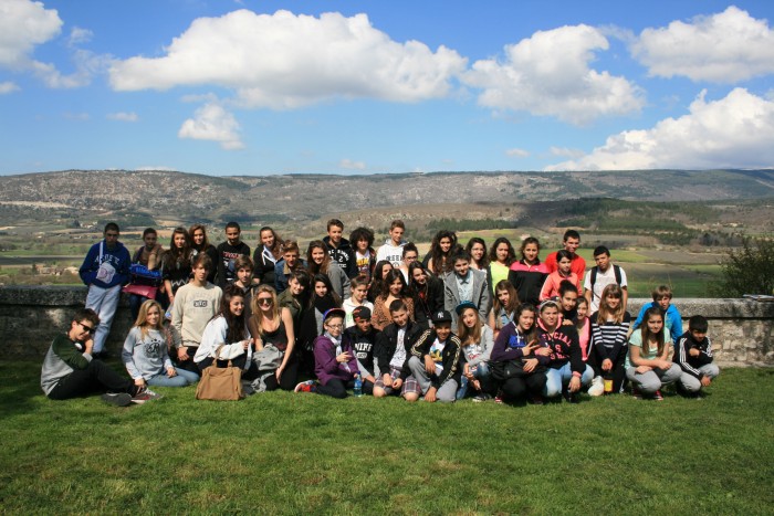photo du groupe de 48 jeunes