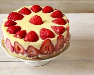 i77749-gateau-anniv-fraise